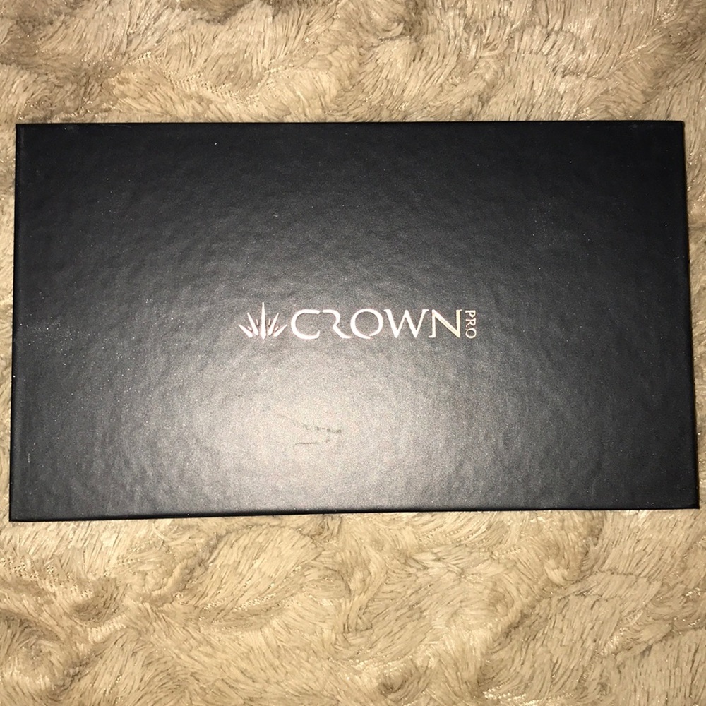 Crown eyeshadow pallet